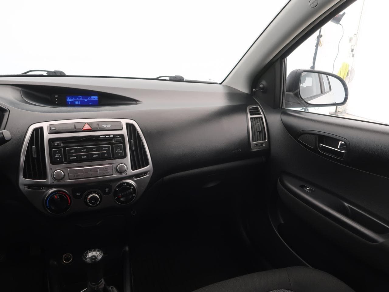 2013 Hyundai I20 - 11