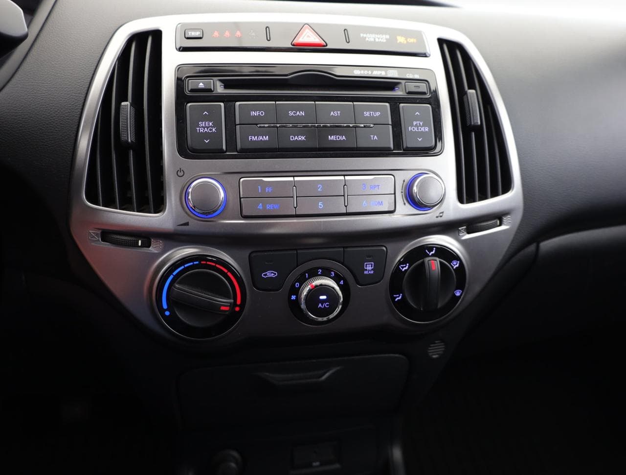 2013 Hyundai I20 - 15