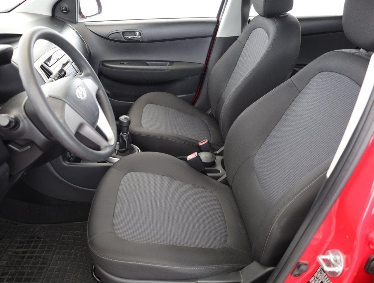 2013 Hyundai I20 - 13