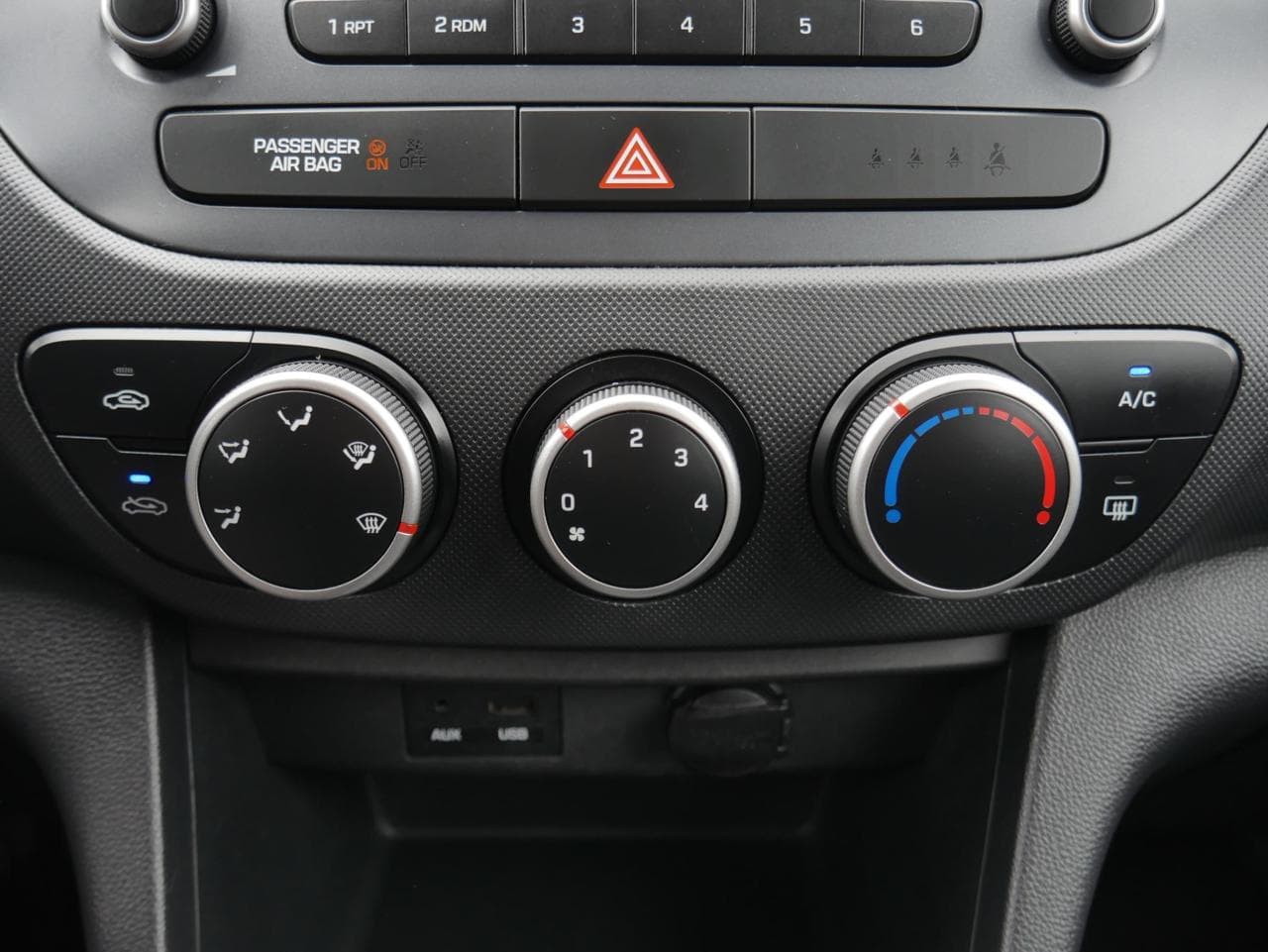 2017 Hyundai i10 - 14