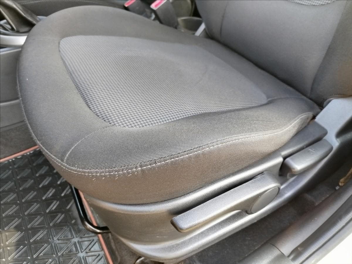 2014 Hyundai i20 - 12