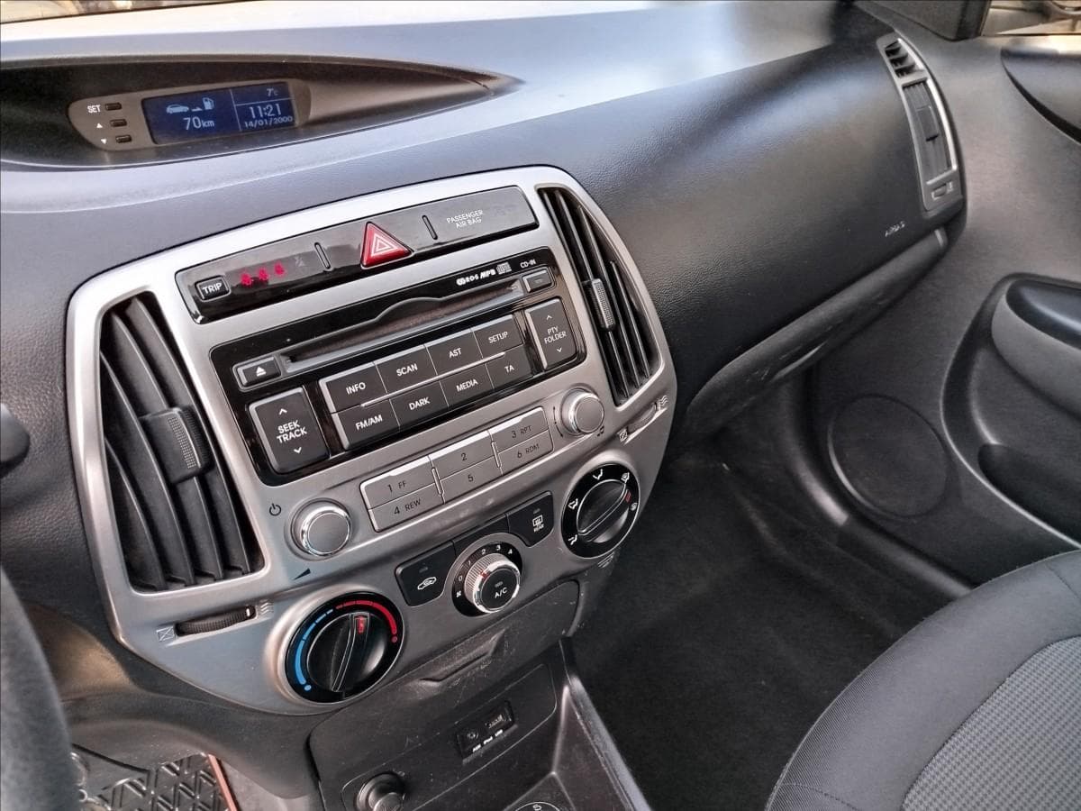 2014 Hyundai i20 - 16