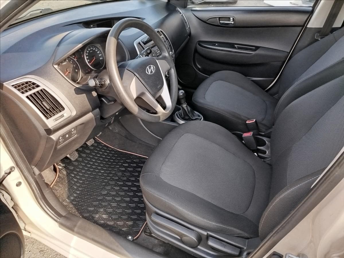 2014 Hyundai i20 - 11