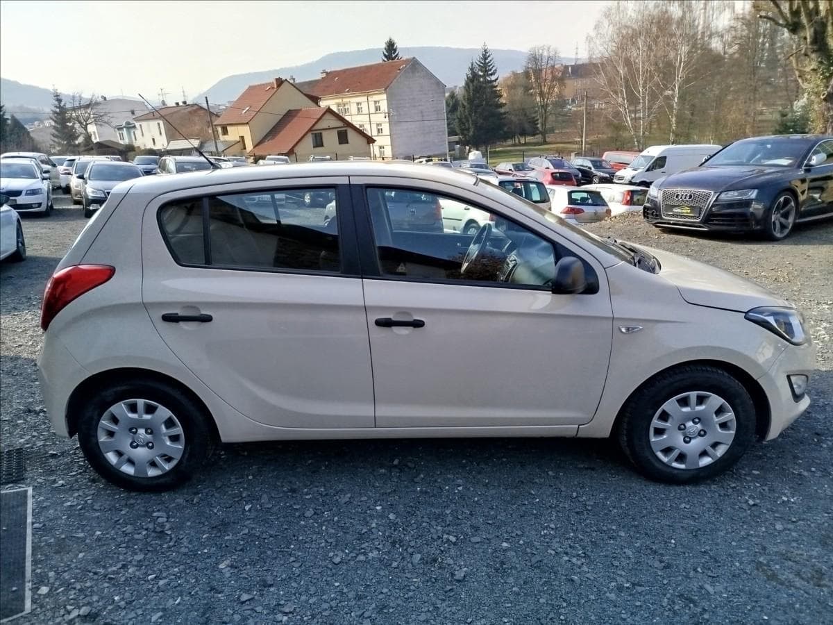 2014 Hyundai i20 - 7