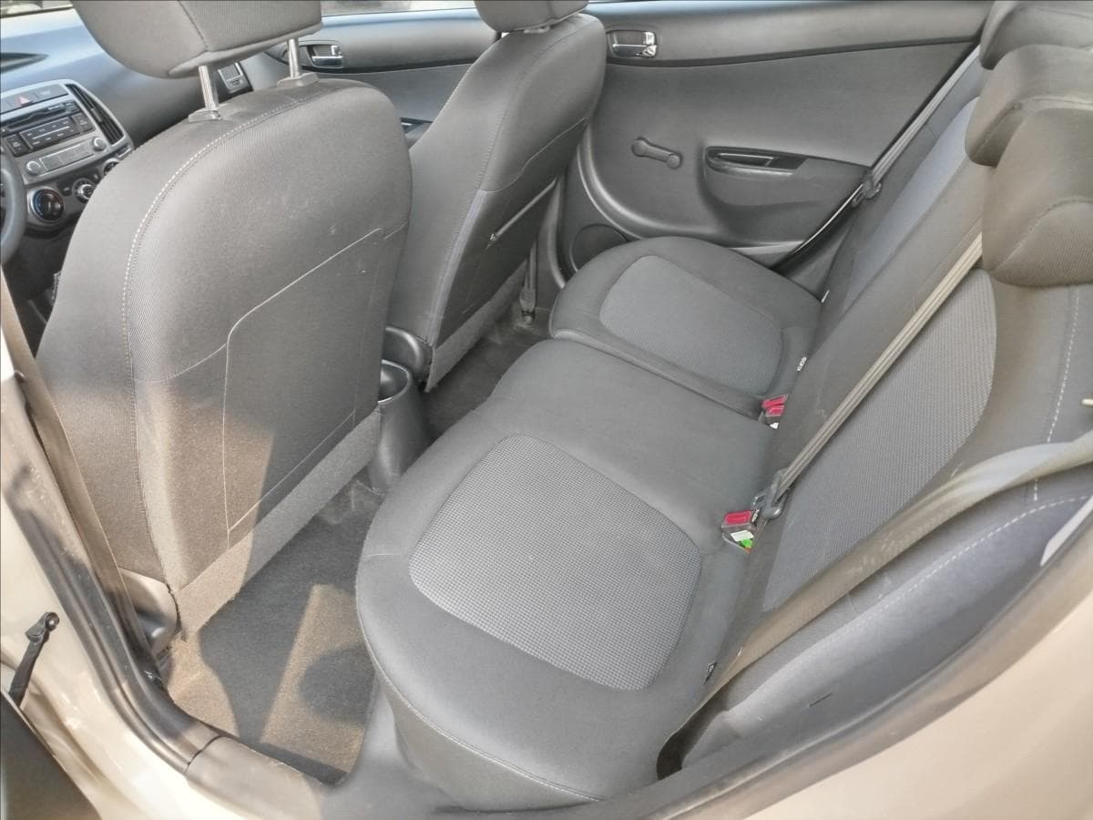 2014 Hyundai i20 - 19