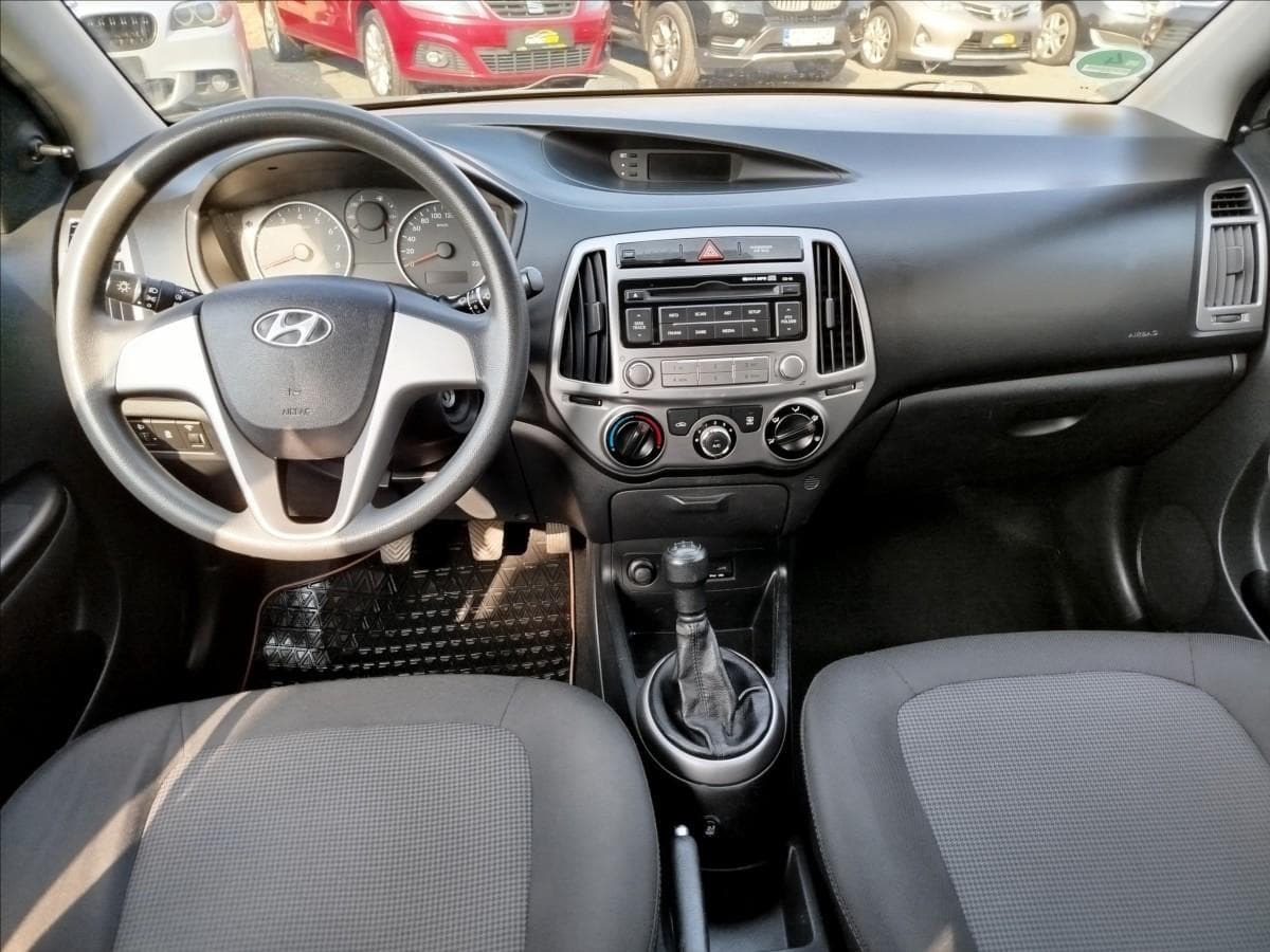 2014 Hyundai i20 - 14
