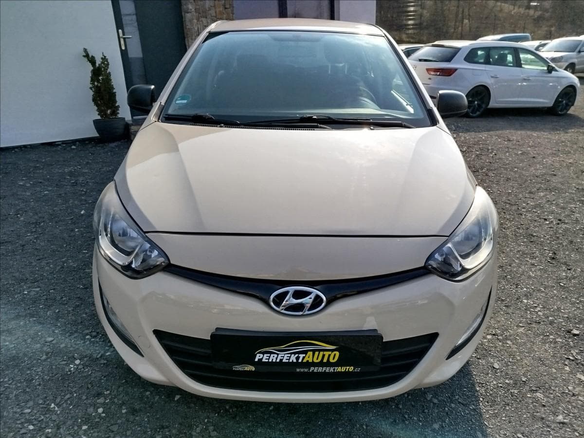 2014 Hyundai i20 - 10