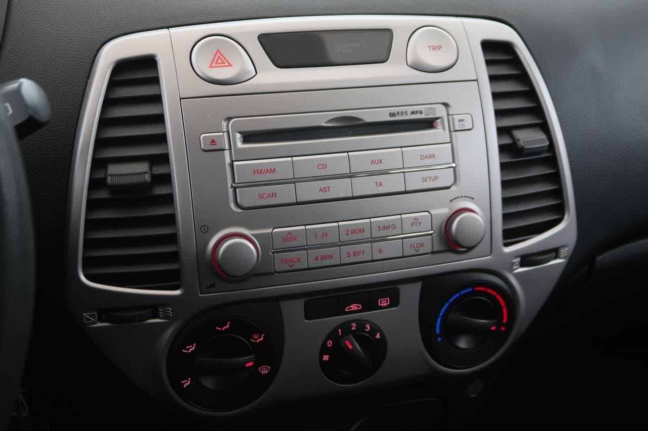 2010 Hyundai i20 - 18