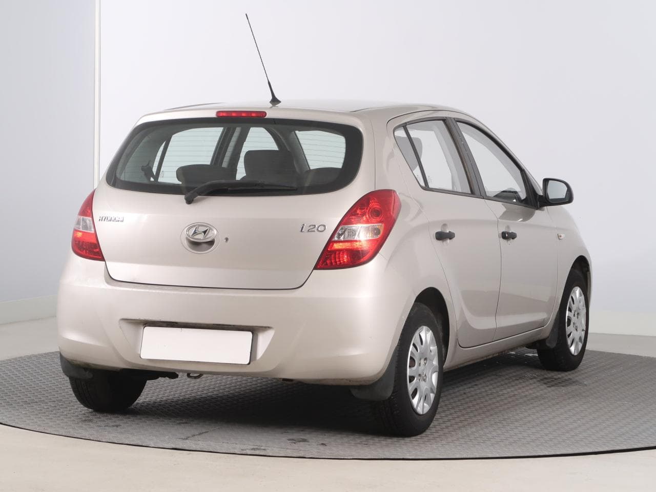 2010 Hyundai i20 - 7