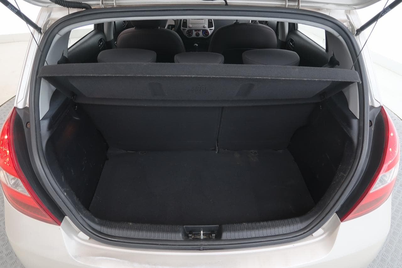 2010 Hyundai i20 - 19