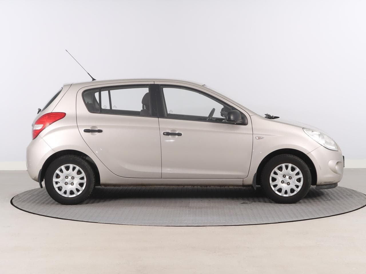 2010 Hyundai i20 - 8