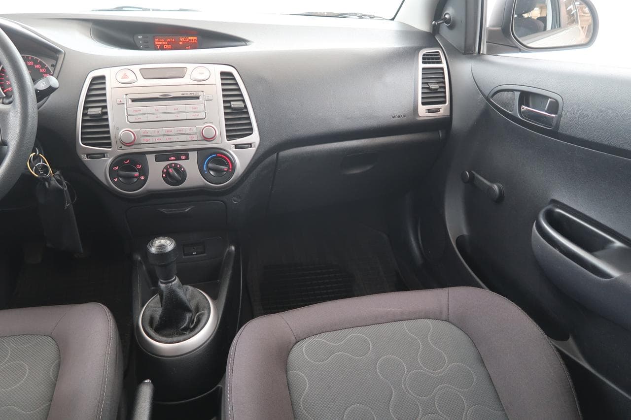 2010 Hyundai i20 - 11