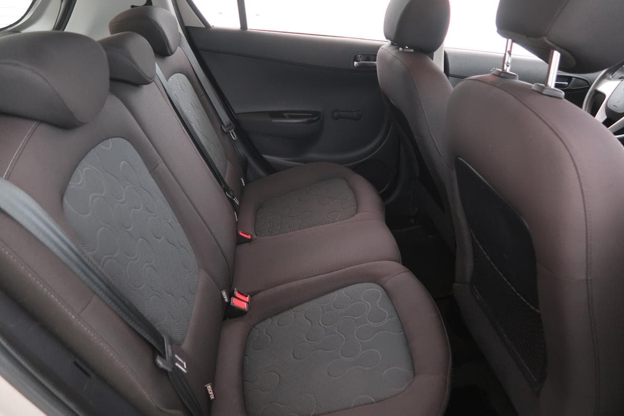 2010 Hyundai i20 - 13