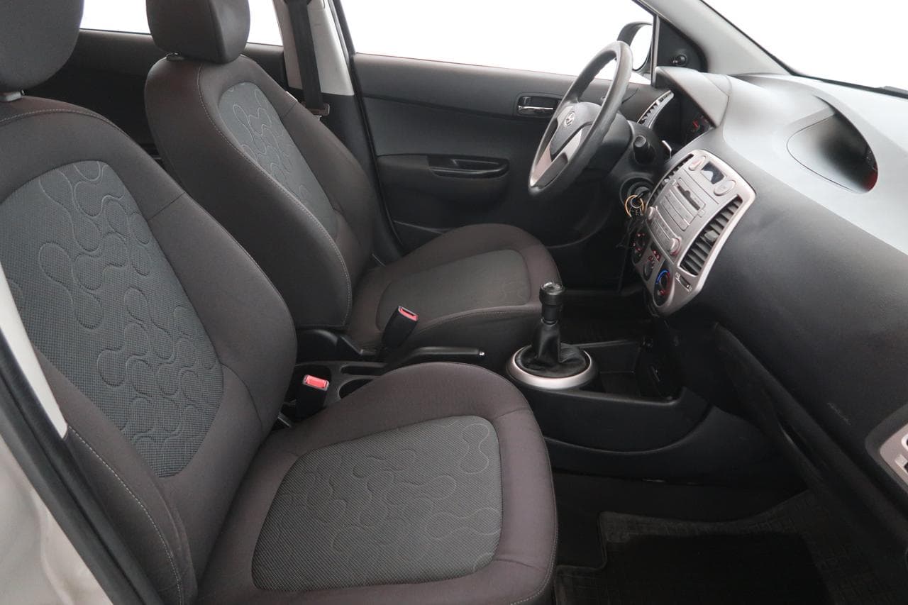 2010 Hyundai i20 - 12