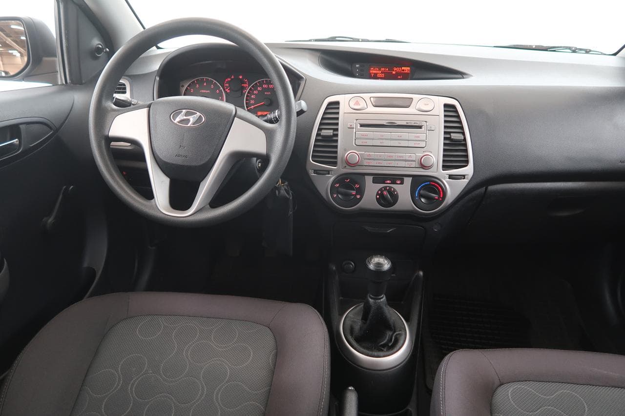 2010 Hyundai i20 - 9