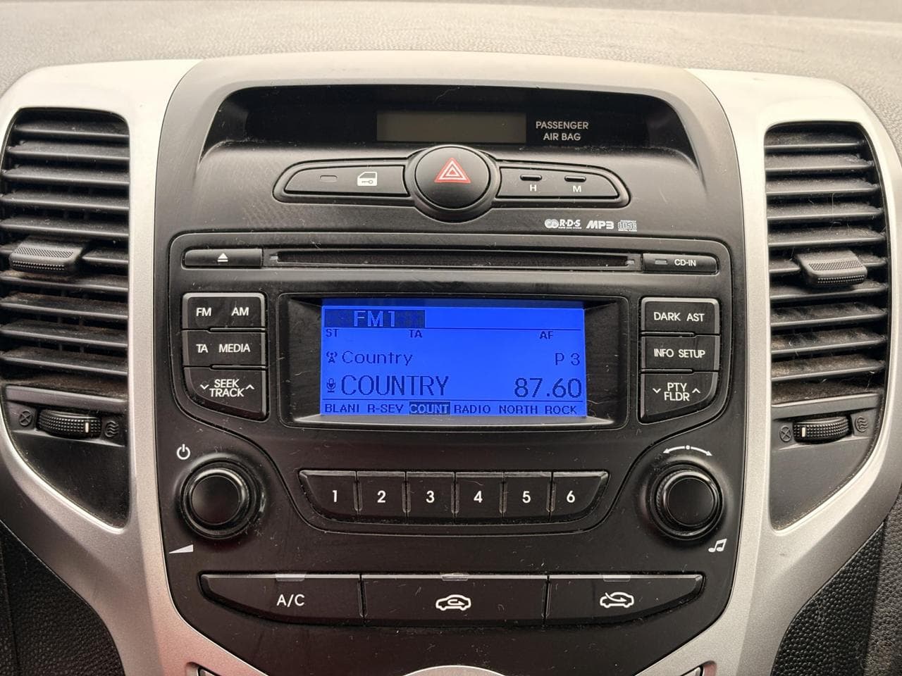 2011 Hyundai i20 - 13