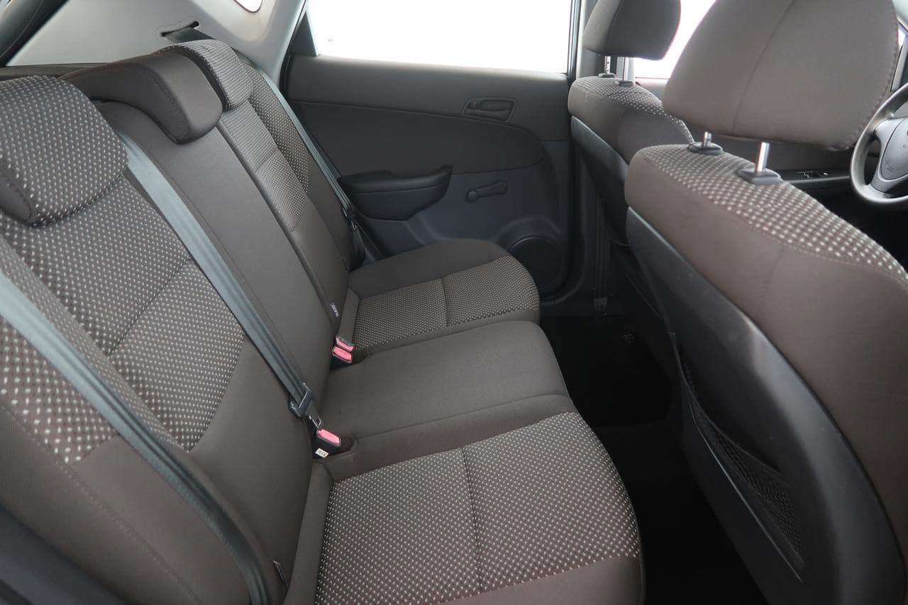 2011 Hyundai i30 - 13