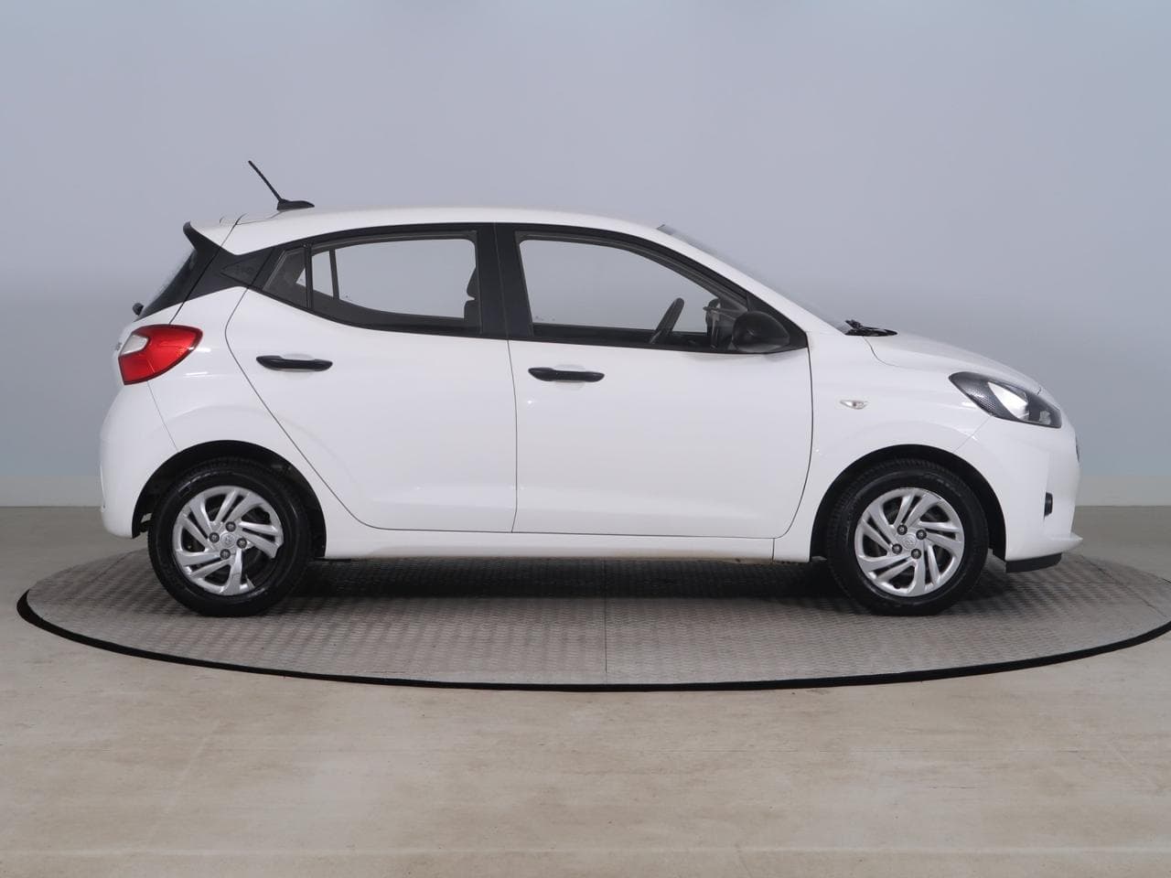 2021 Hyundai i10 - 14