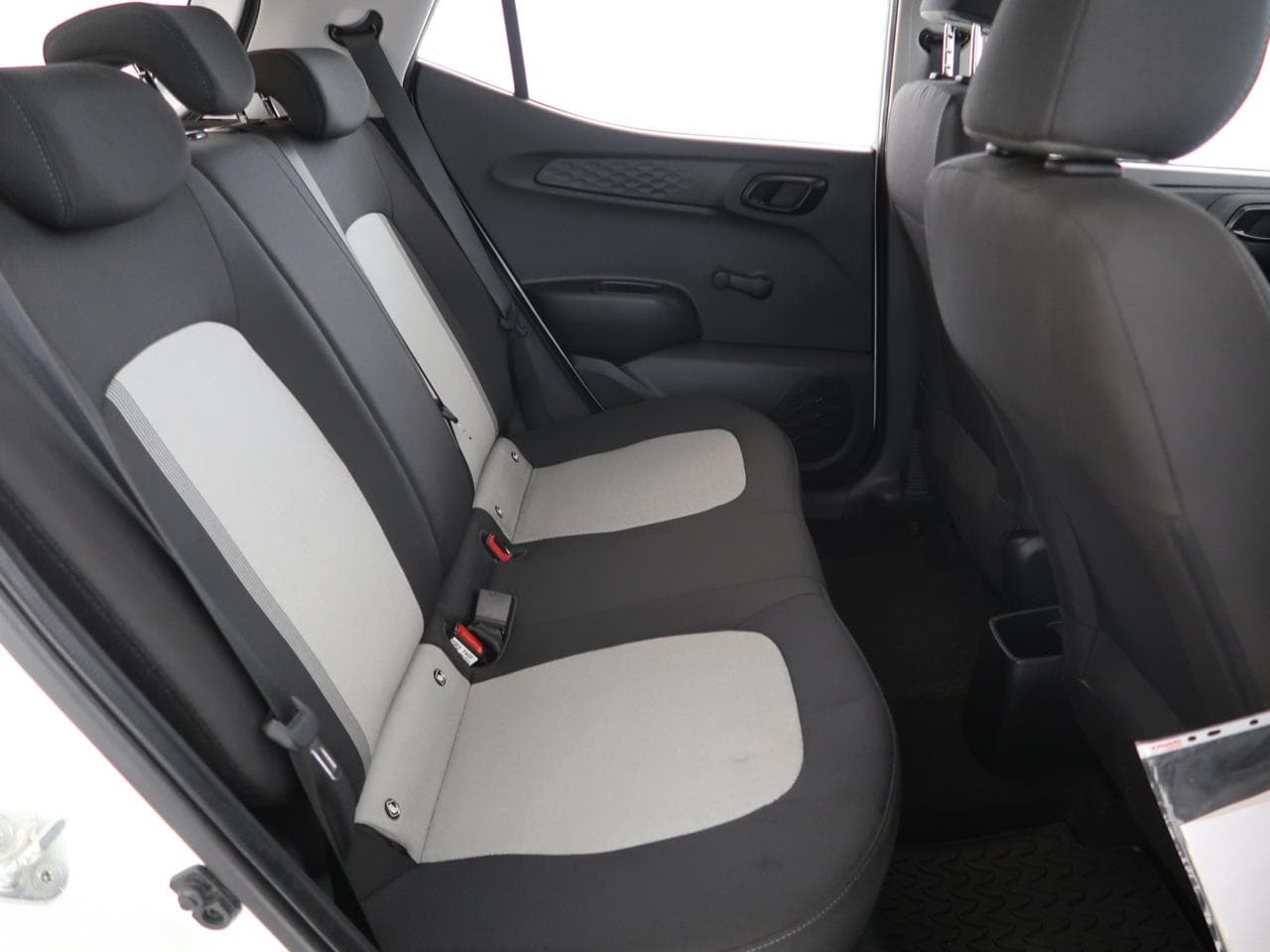 2021 Hyundai i10 - 24