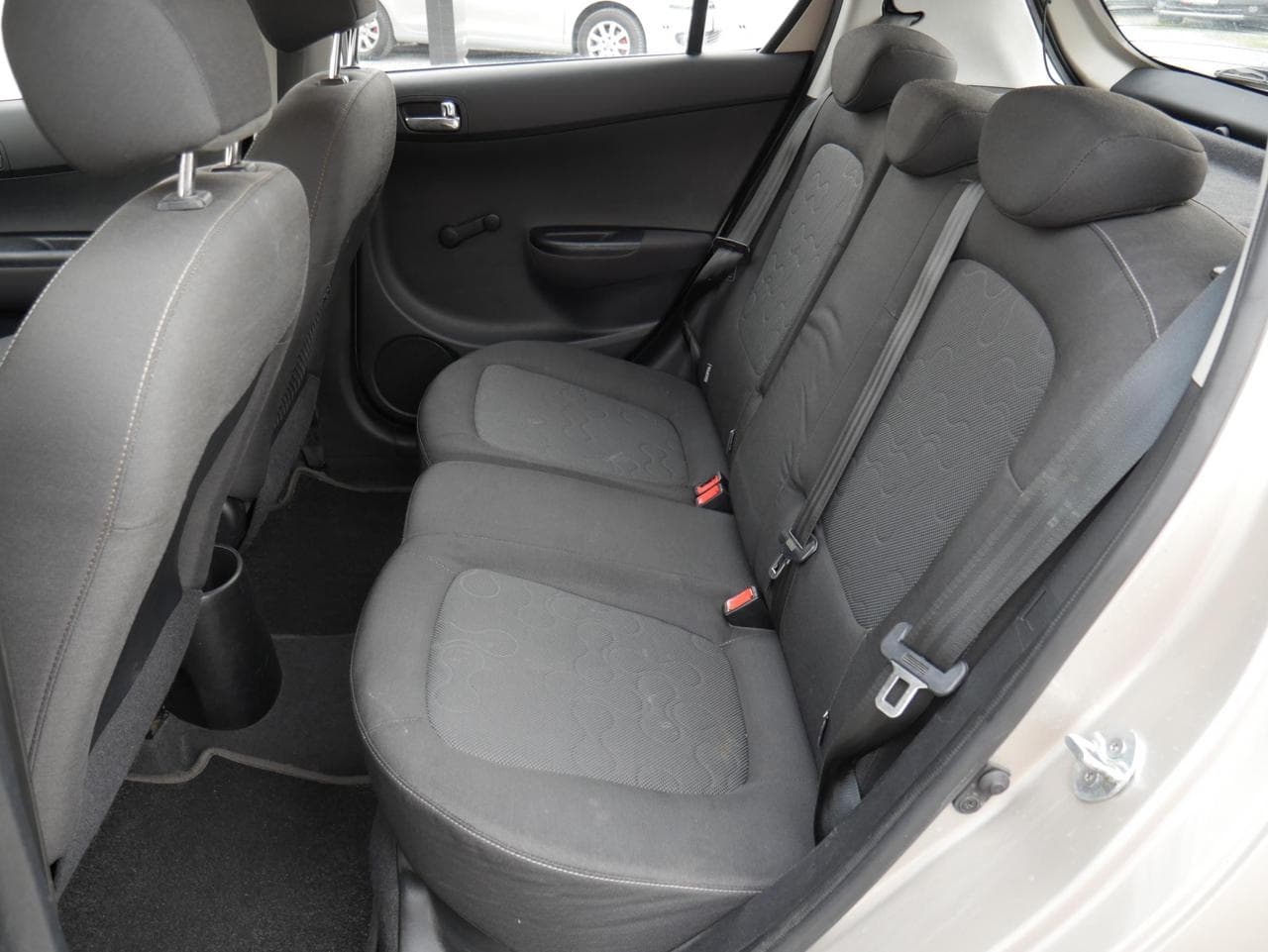 2011 Hyundai i20 - 10