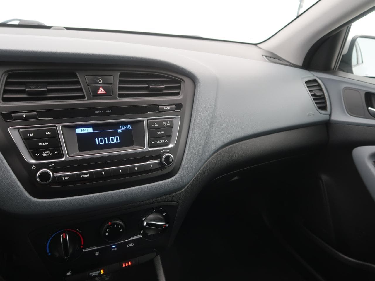 2017 Hyundai i20 - 18