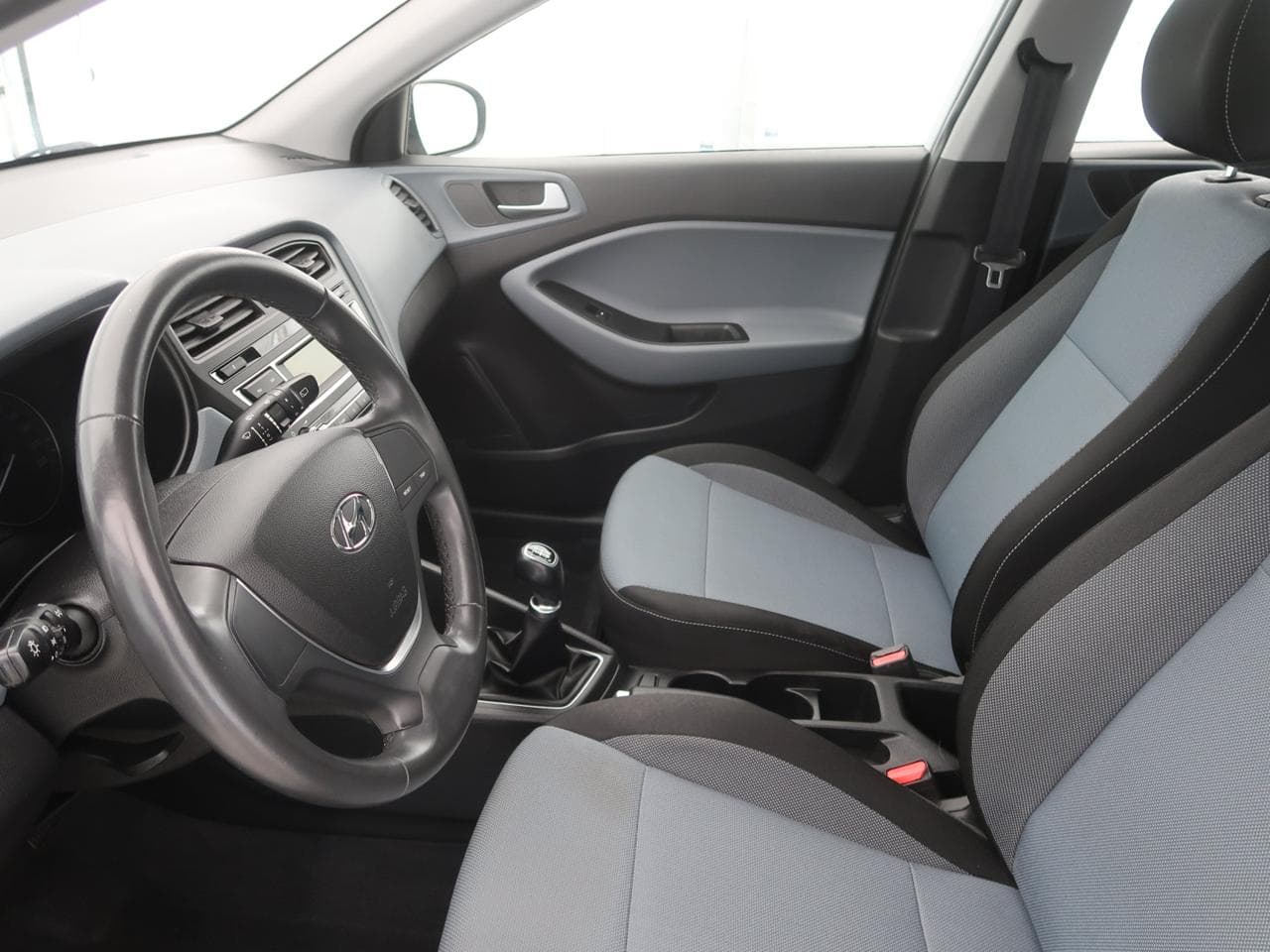 2017 Hyundai i20 - 16