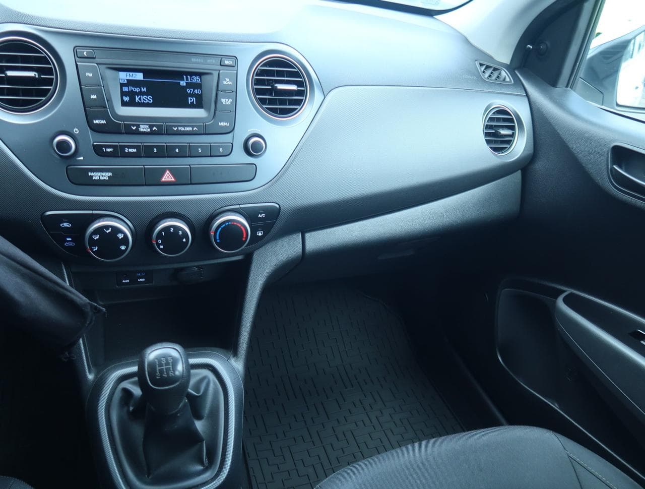 2017 Hyundai i10 - 18