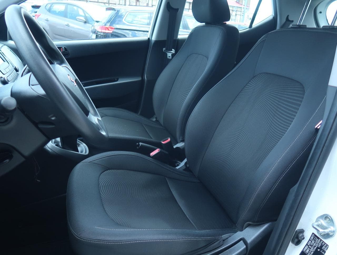 2017 Hyundai i10 - 16