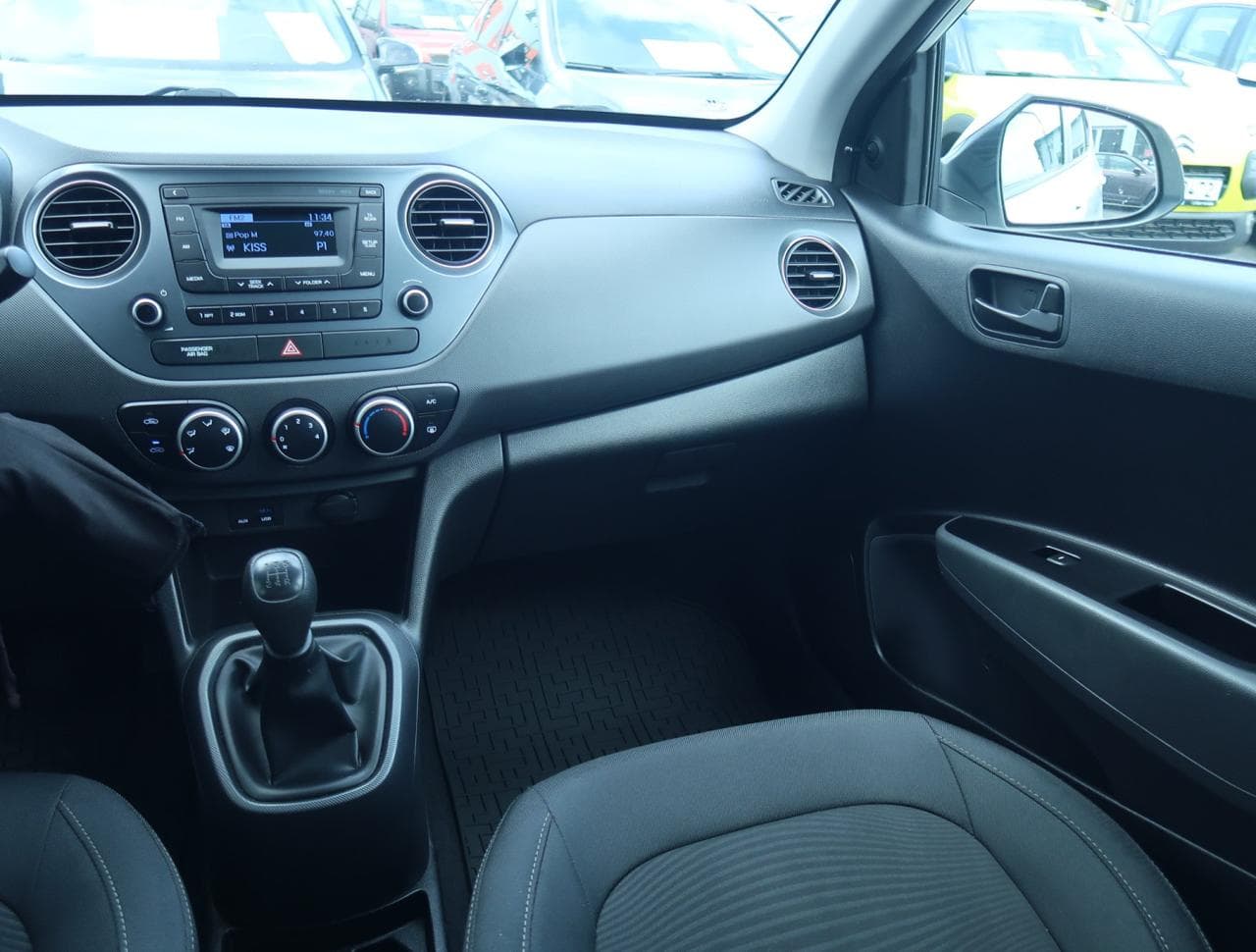 2017 Hyundai i10 - 11