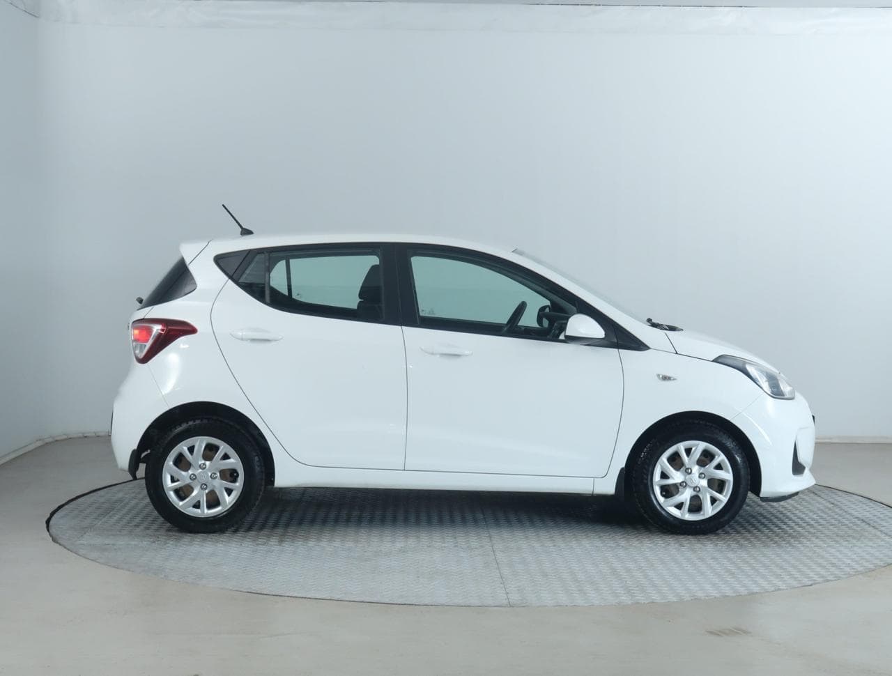 2017 Hyundai i10 - 8
