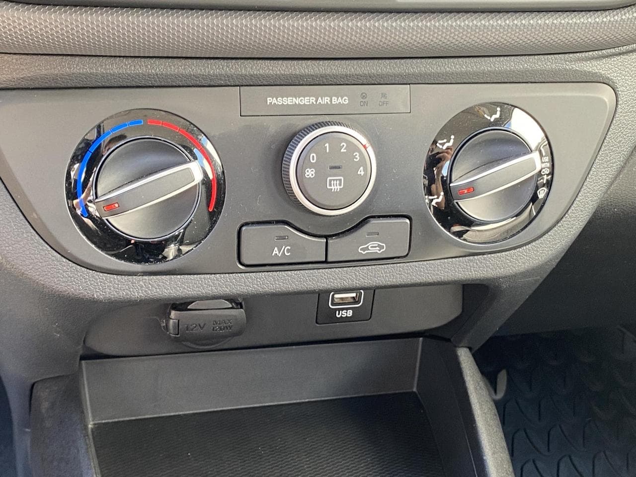 2023 Hyundai i10 - 28