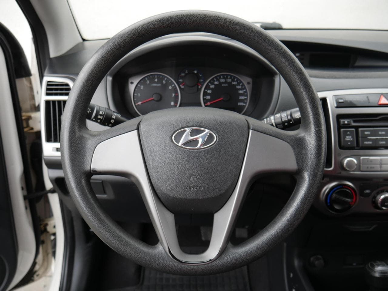 2013 Hyundai i20 - 14