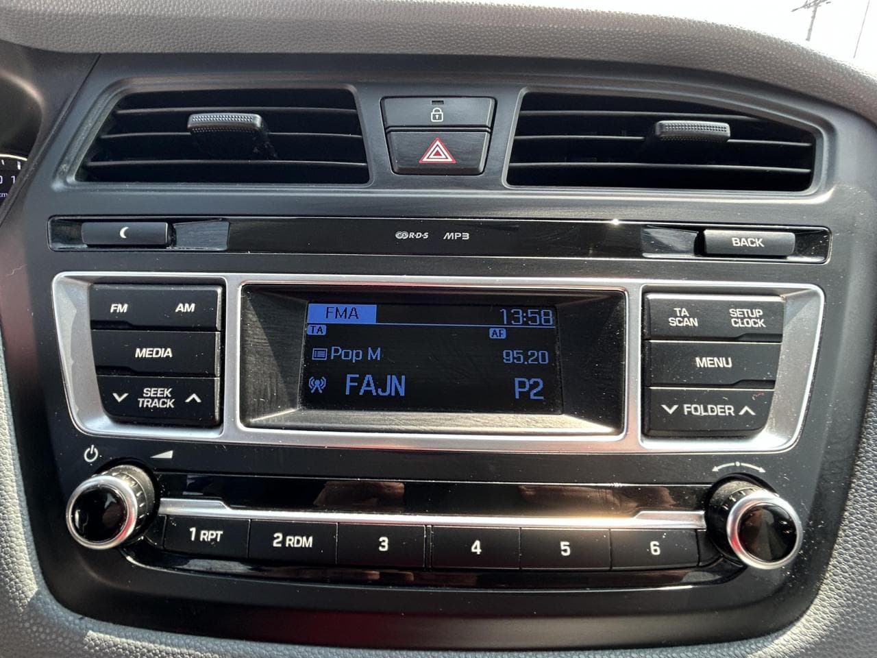 2015 Hyundai i20 - 26
