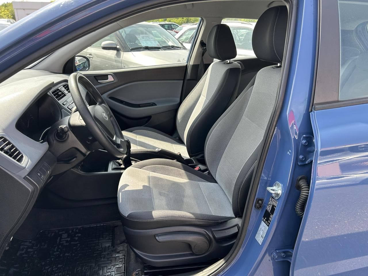 2015 Hyundai i20 - 14