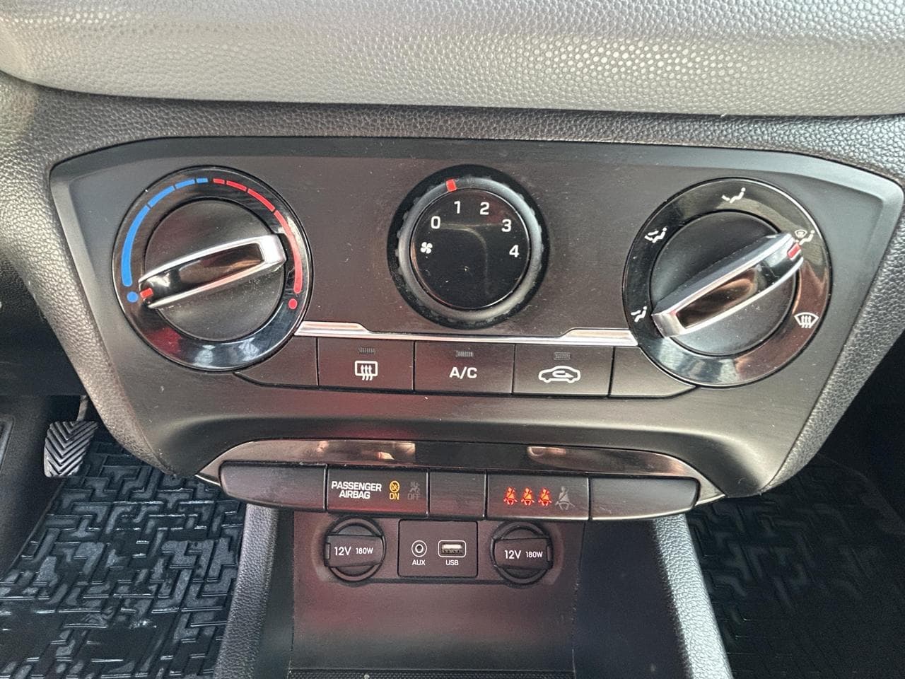 2015 Hyundai i20 - 24