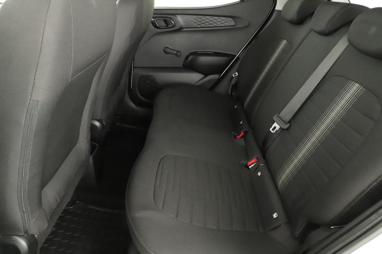 2022 Hyundai i10 - 12