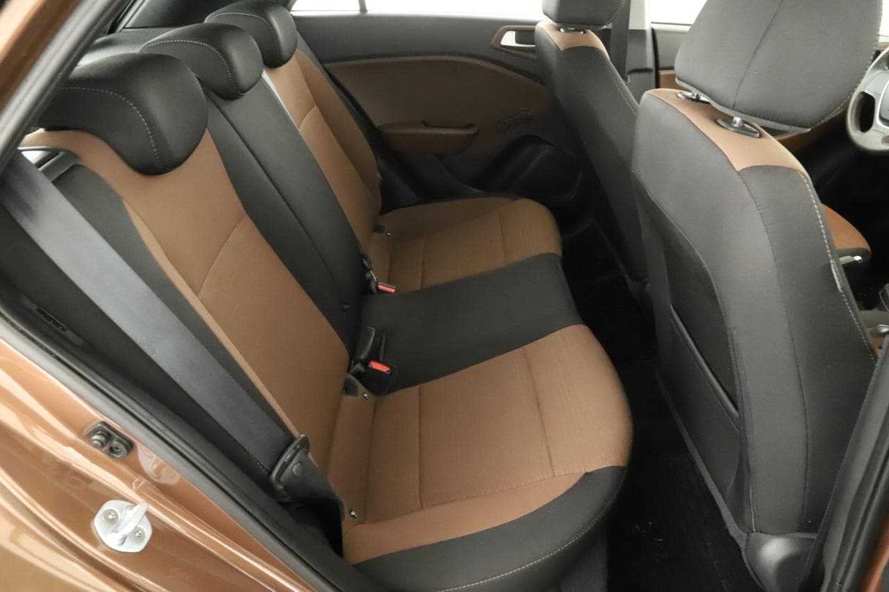 2016 Hyundai i20 - 11