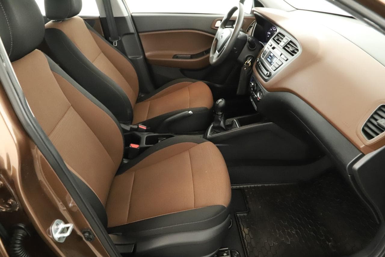 2016 Hyundai i20 - 10