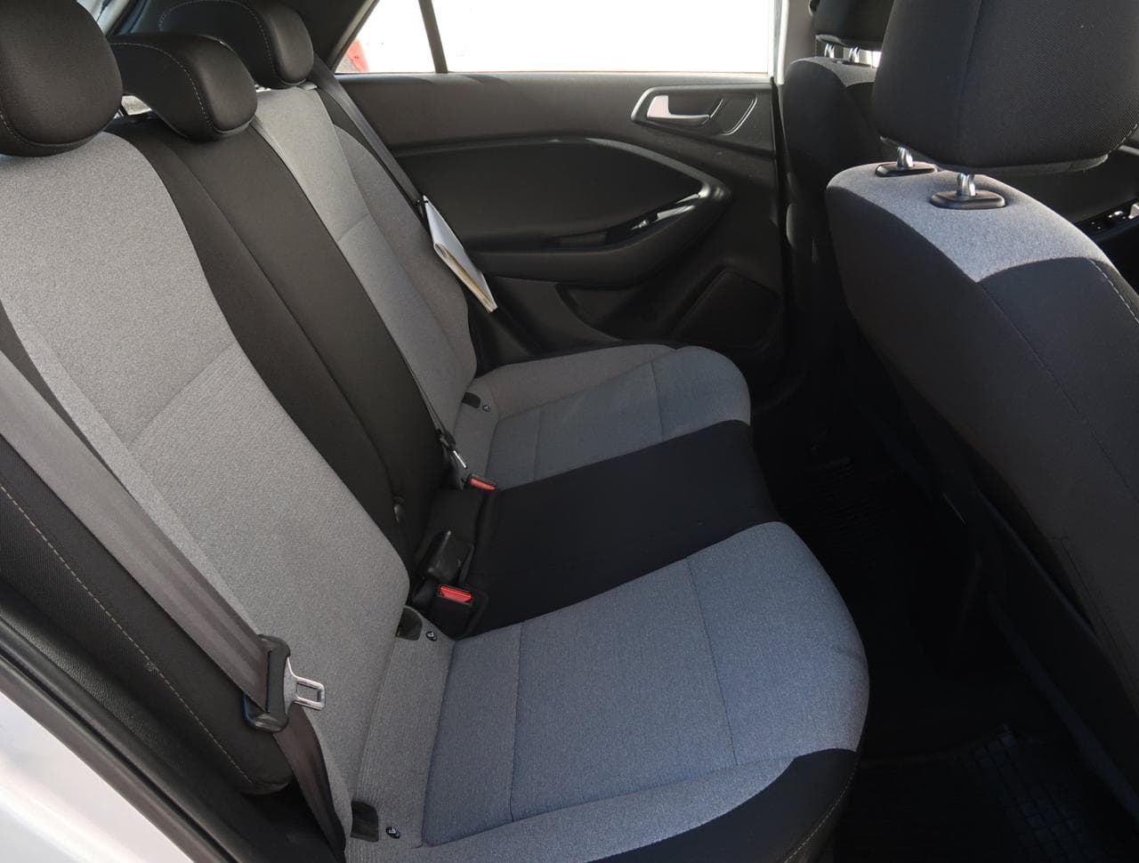 2016 Hyundai i20 - 13