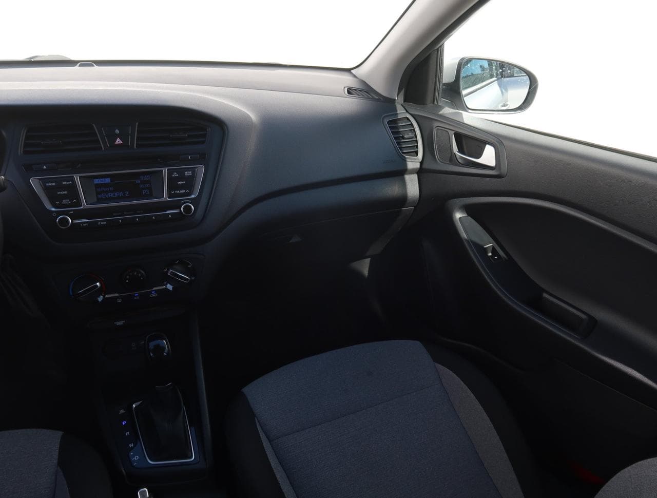 2016 Hyundai i20 - 11