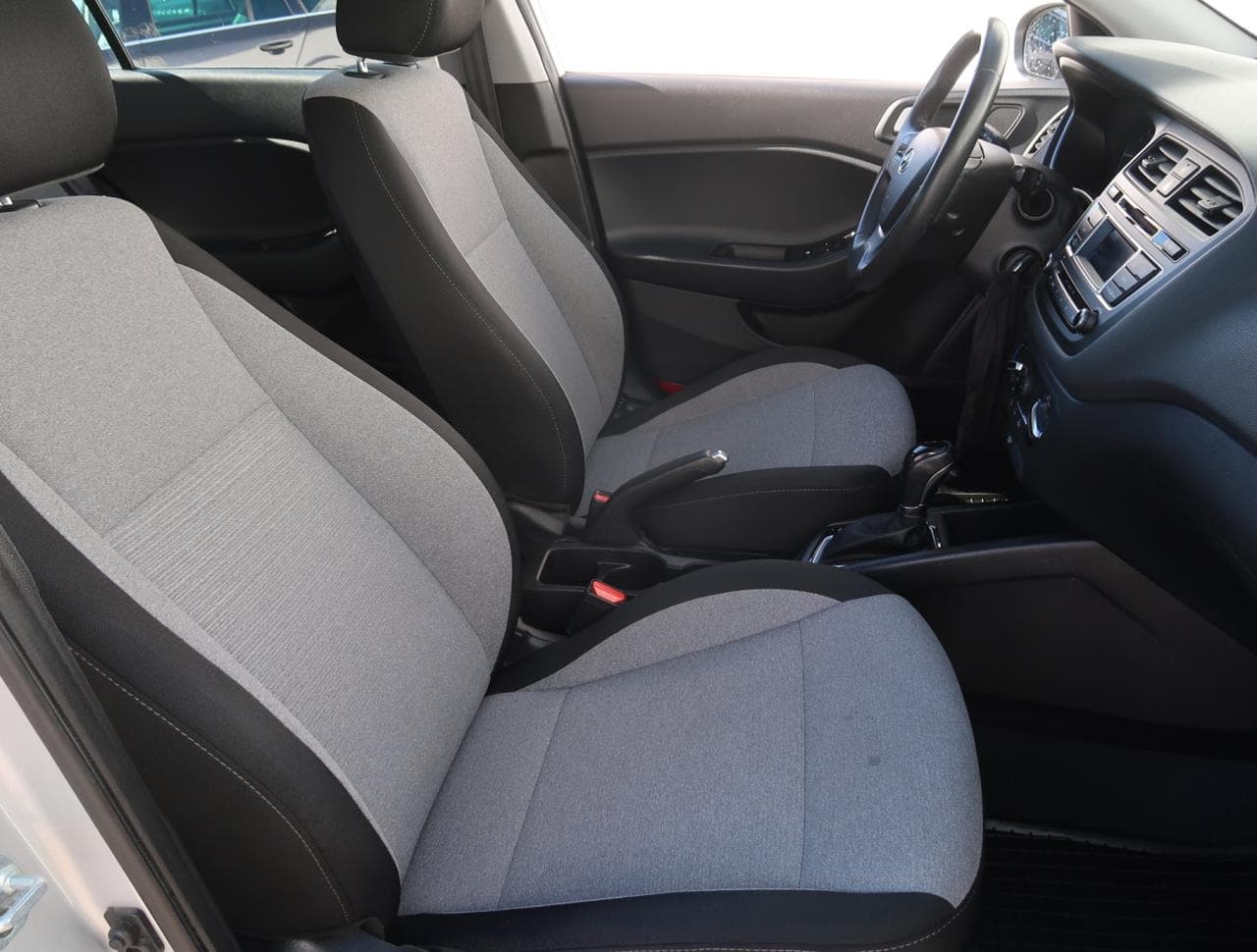 2016 Hyundai i20 - 12