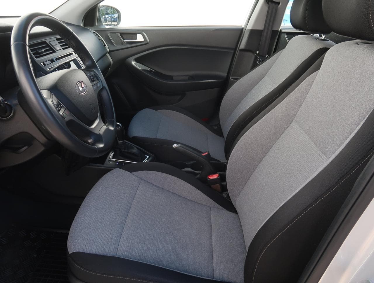 2016 Hyundai i20 - 16