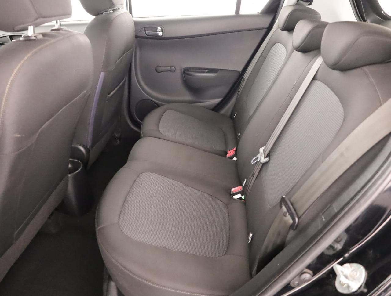 2013 Hyundai i20 - 12