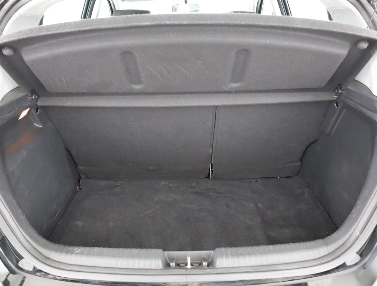 2013 Hyundai i20 - 18