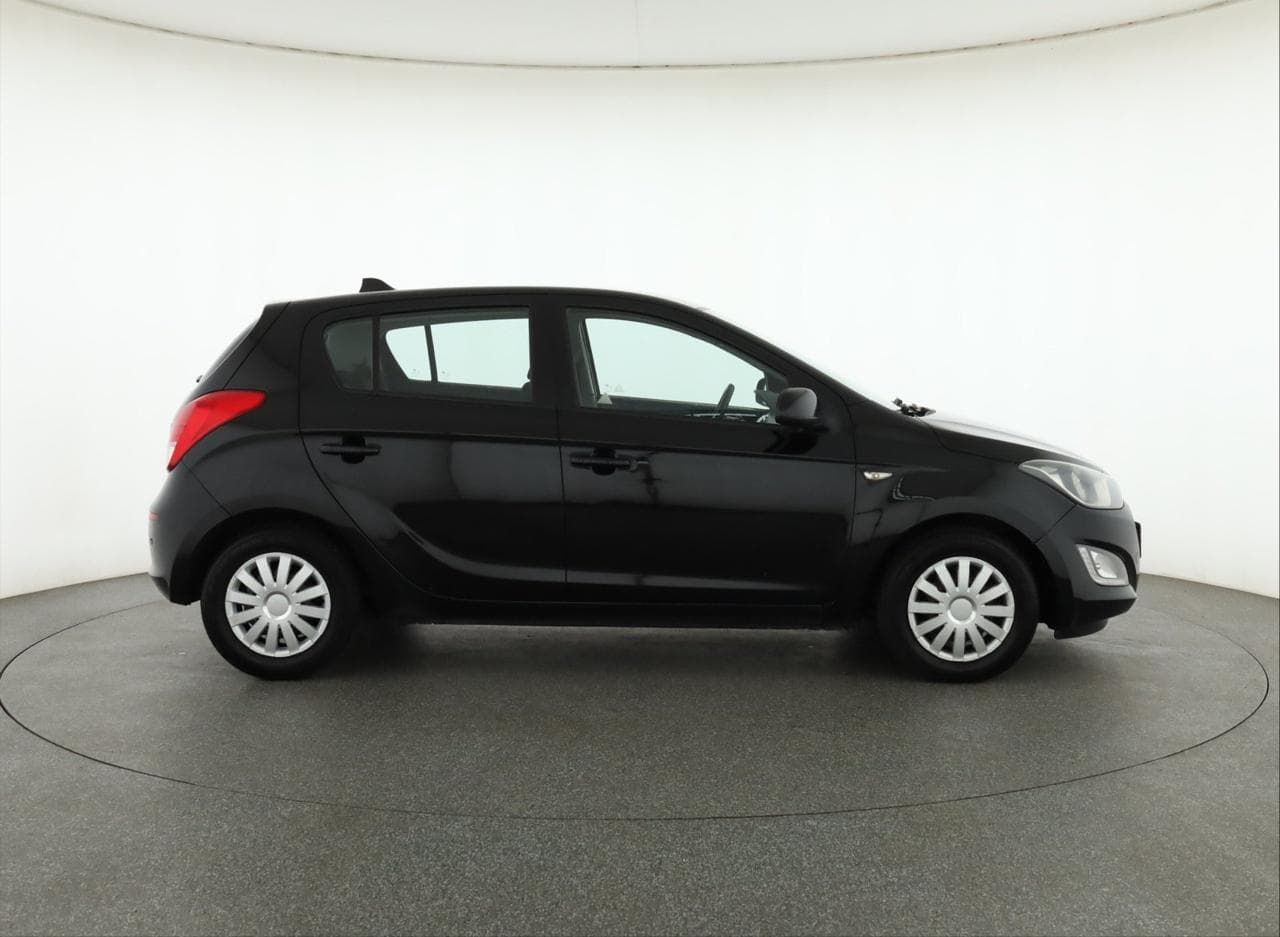 2013 Hyundai i20 - 8