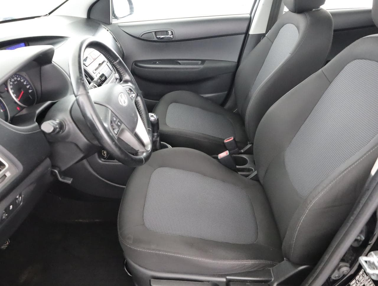 2013 Hyundai i20 - 13