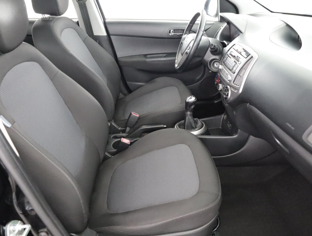2013 Hyundai i20 - 10