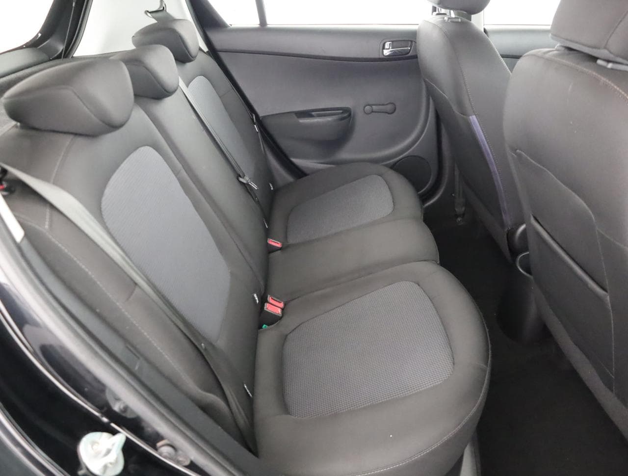 2013 Hyundai i20 - 11
