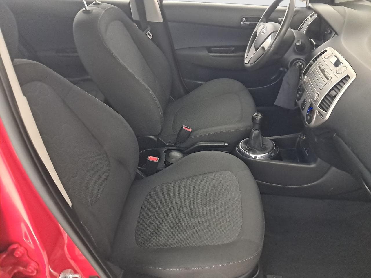 2011 Hyundai i20 - 12