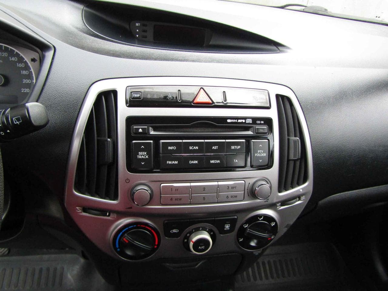 2014 Hyundai i20 - 12